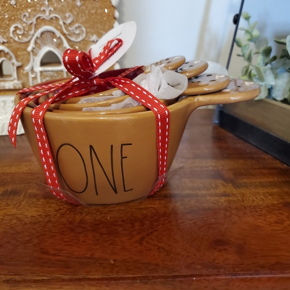 Rae dunn gingerbread measuring cups - Picture 2 of 4